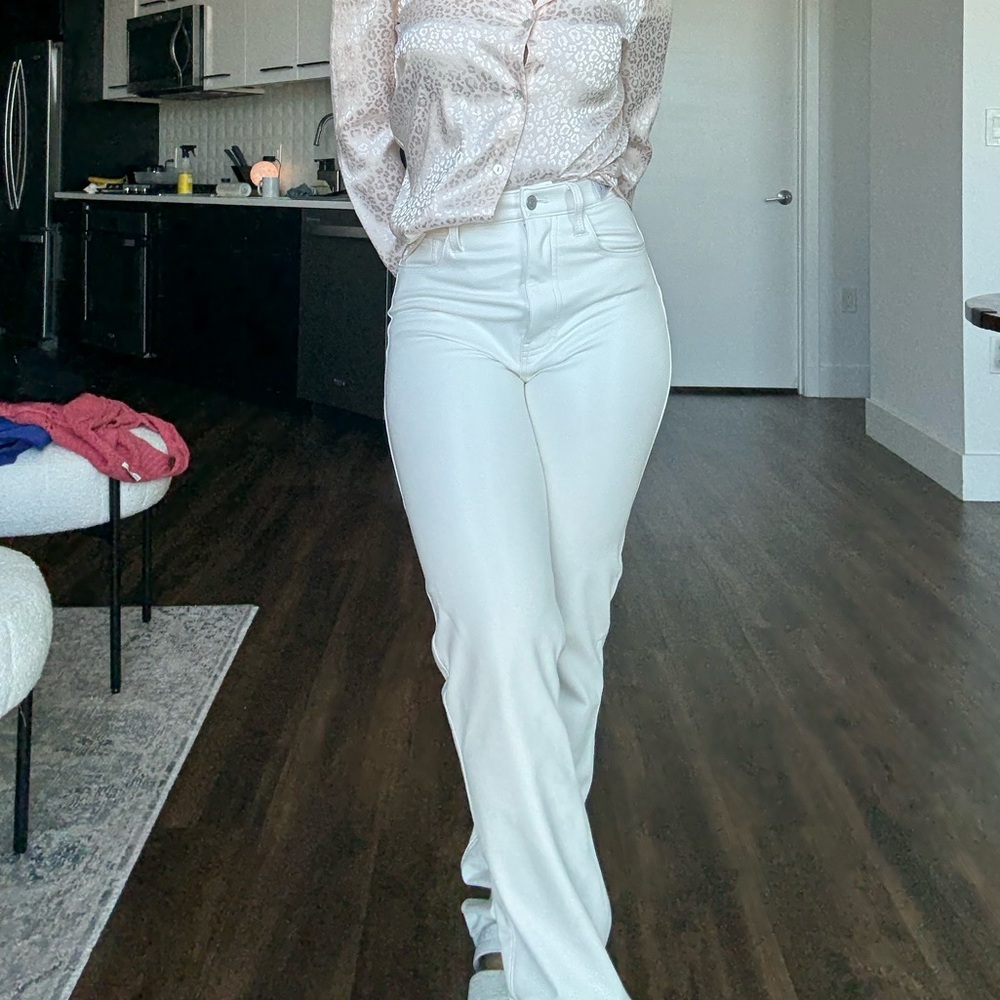 Abercrombie & Fitch High Rise Straight Leg Vegan Leather pants! - Picture 4 of 7